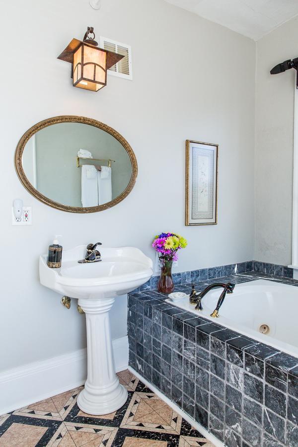 The Henderson Bed and Breakfast Hendersonville Εξωτερικό φωτογραφία